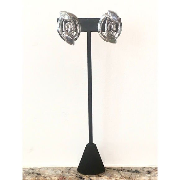 Vintage Silver Signed Kramer Clip On Earrings EUC - Picture 1 of 5